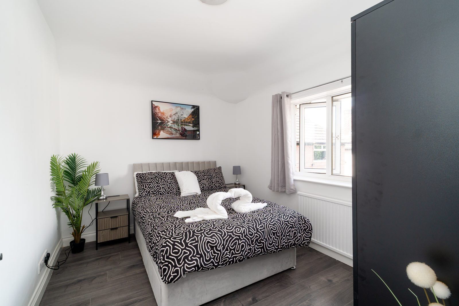 Double bedroom with new mattress and hotel linen