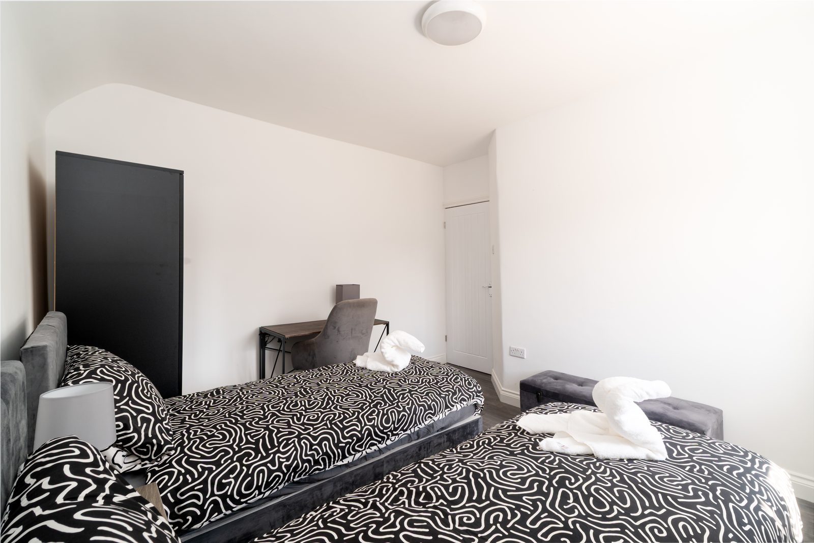 Twin room with two single beds, near Manchester Airport