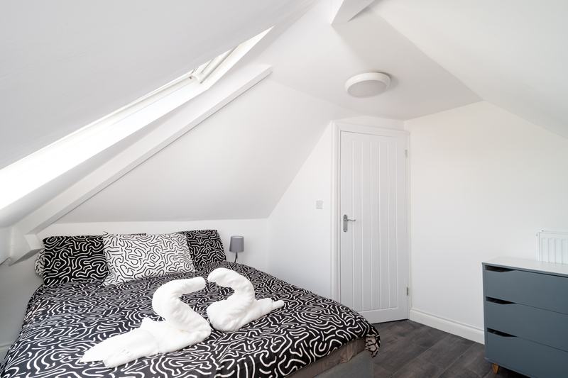 Bedroom 4, chest of drawers and storage